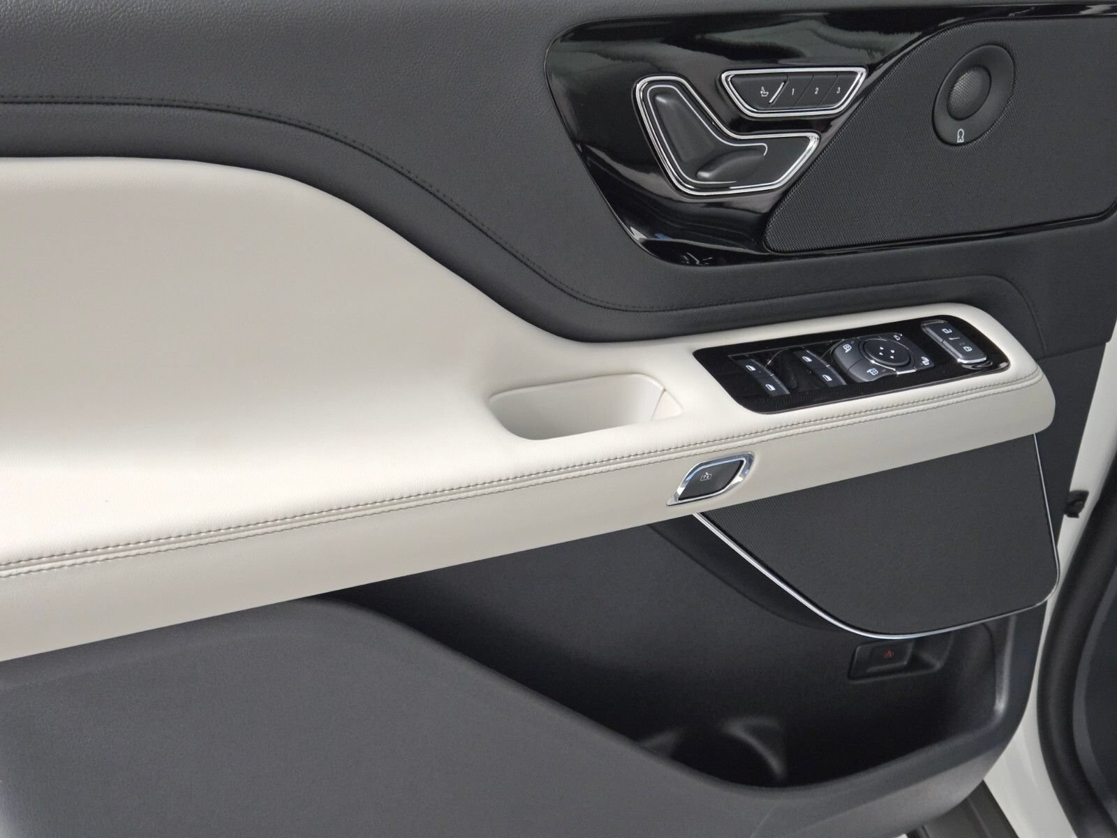 New 2026 Lincoln Aviator AWD image 26