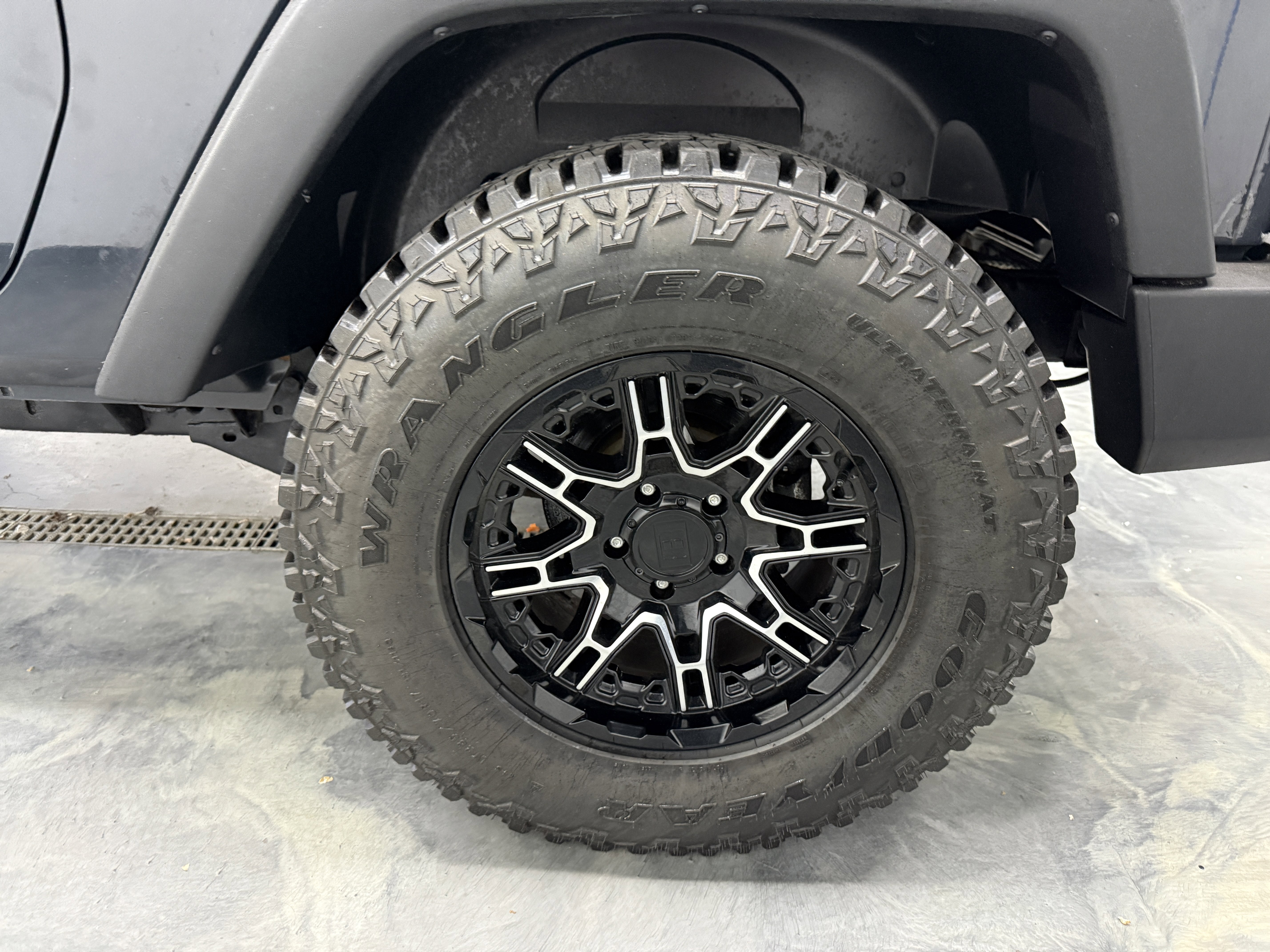 Used 2016 Jeep Wrangler Sport w/ Quick Order Package 24S AWD/4WD image 21