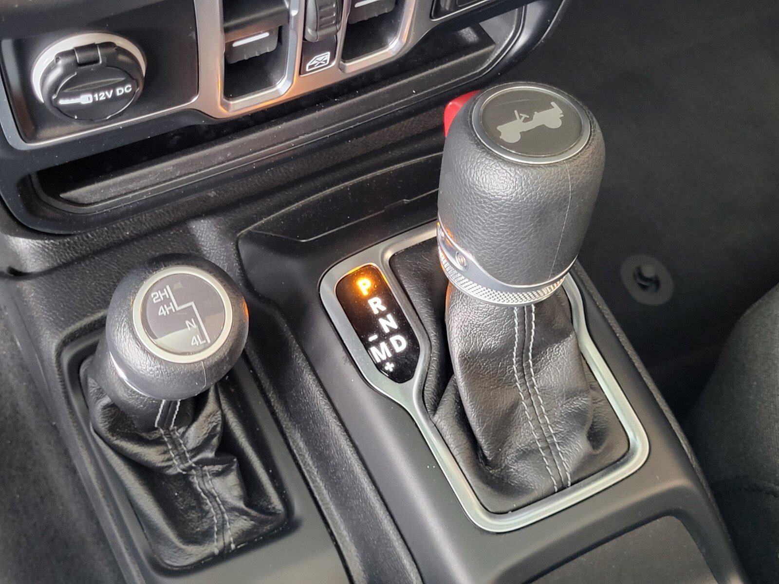 Used 2025 Jeep Wrangler Sahara image 23