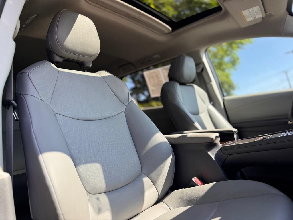 Used 2023 Toyota Sienna XLE FWD image 34