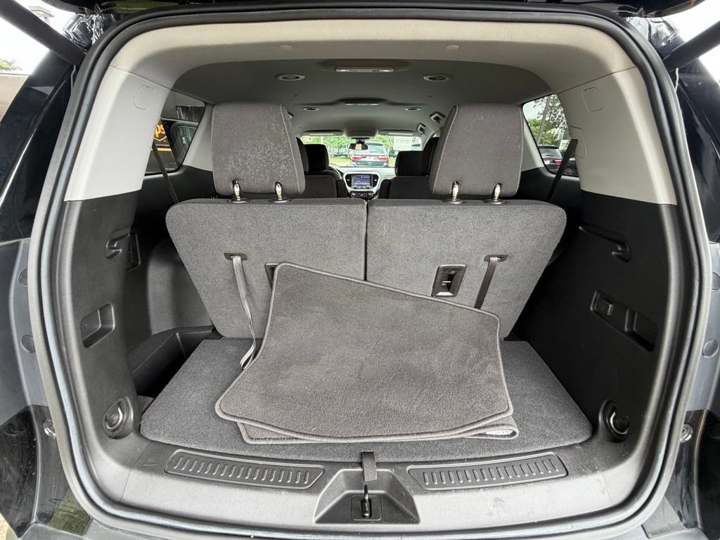 Used 2023 GMC Acadia SLE w/ Driver Convenience Package FWD image 35