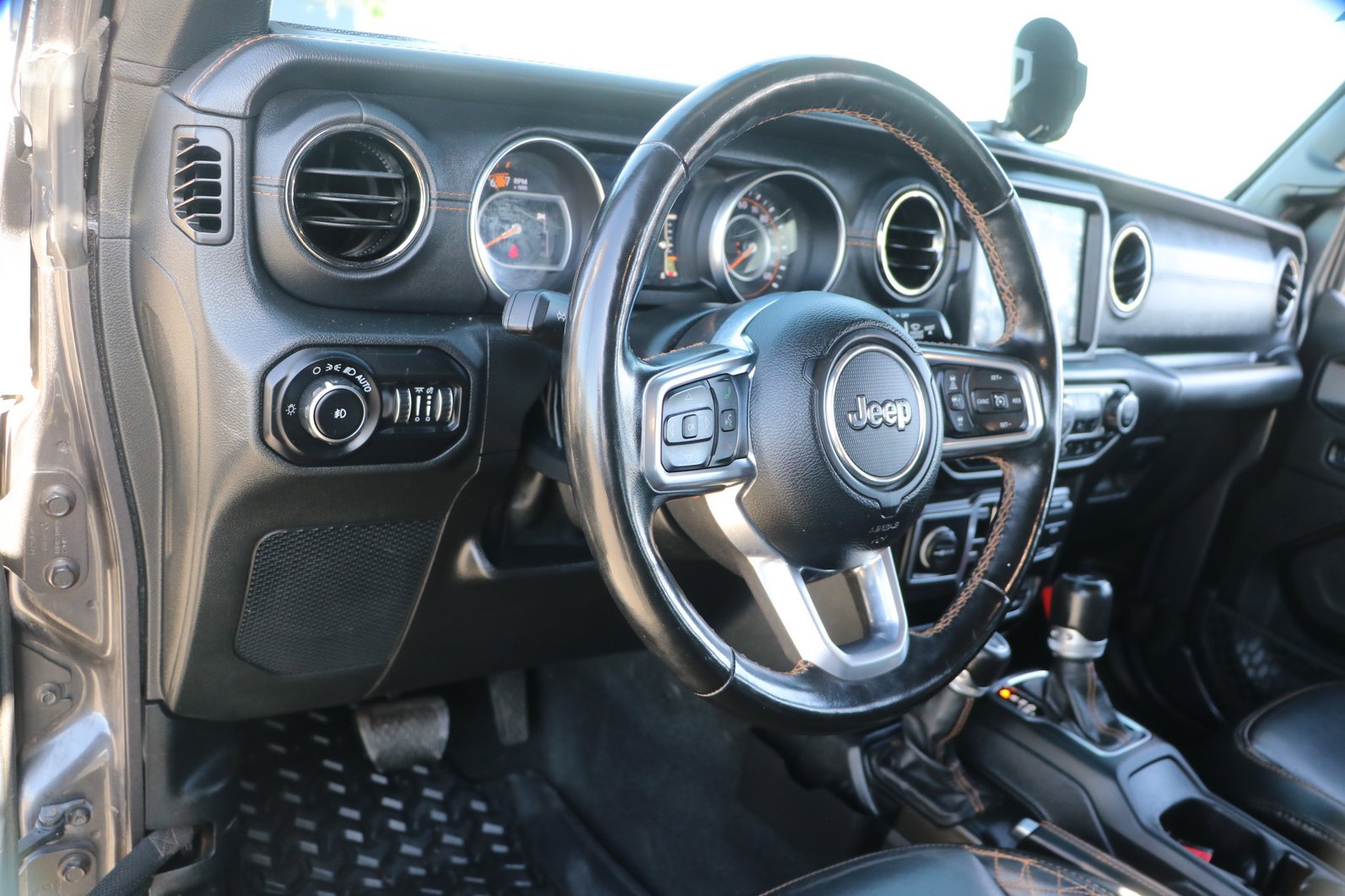 Used 2020 Jeep Wrangler Unlimited Sahara AWD/4WD image 14