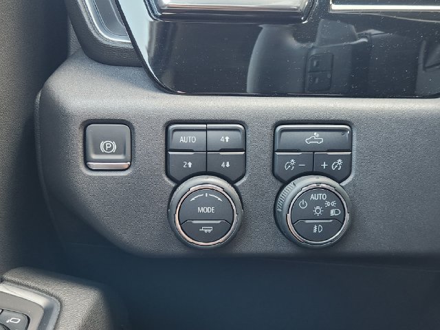 Used 2025 Chevrolet Silverado 1500 LT Trail Boss w/ Convenience Package II AWD/4WD image 24
