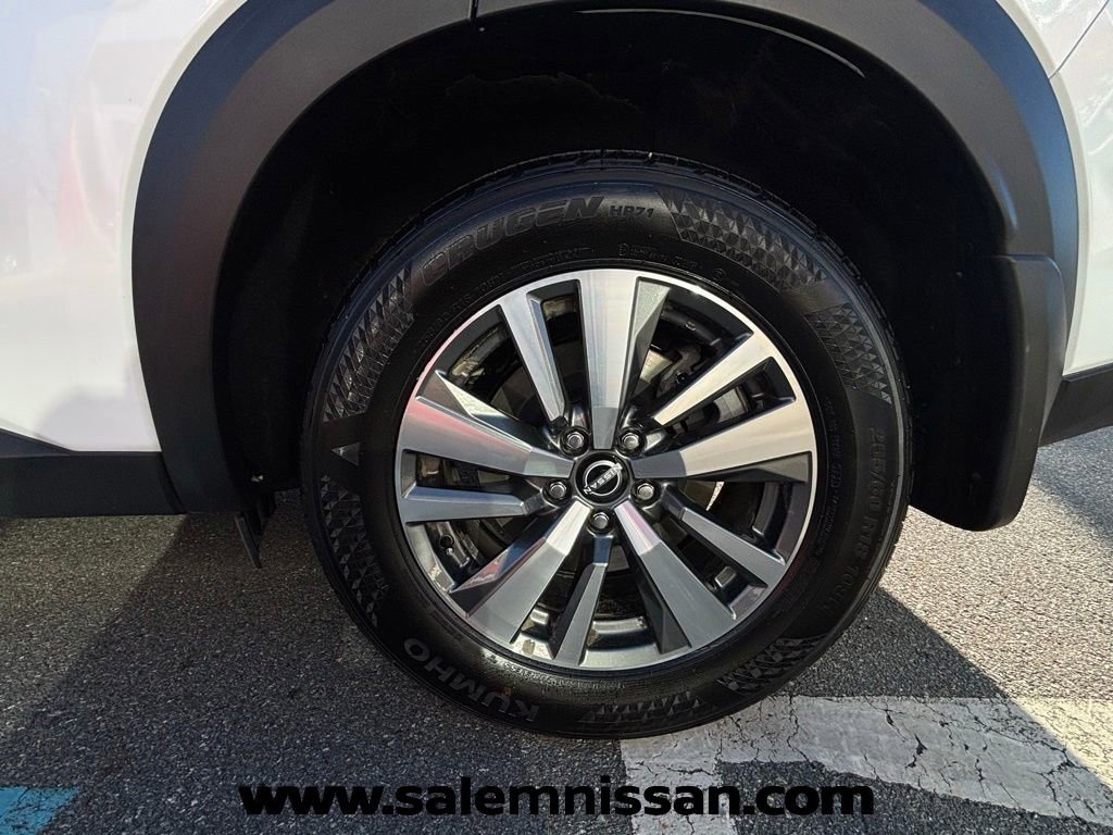 Certified 2025 Nissan Pathfinder SL w/ Lighting Package (N92) image 21