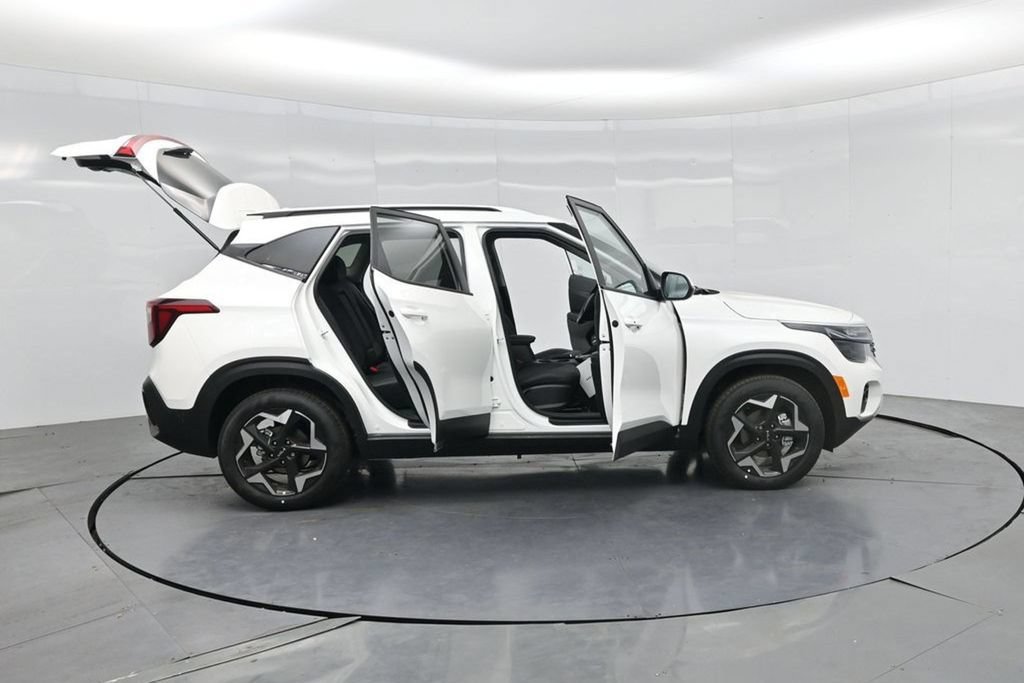 New 2026 Kia Seltos S FWD image 3