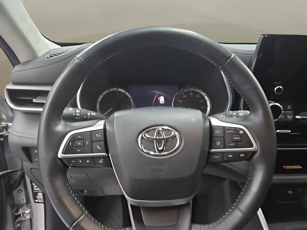 Used 2023 Toyota Highlander Limited image 19