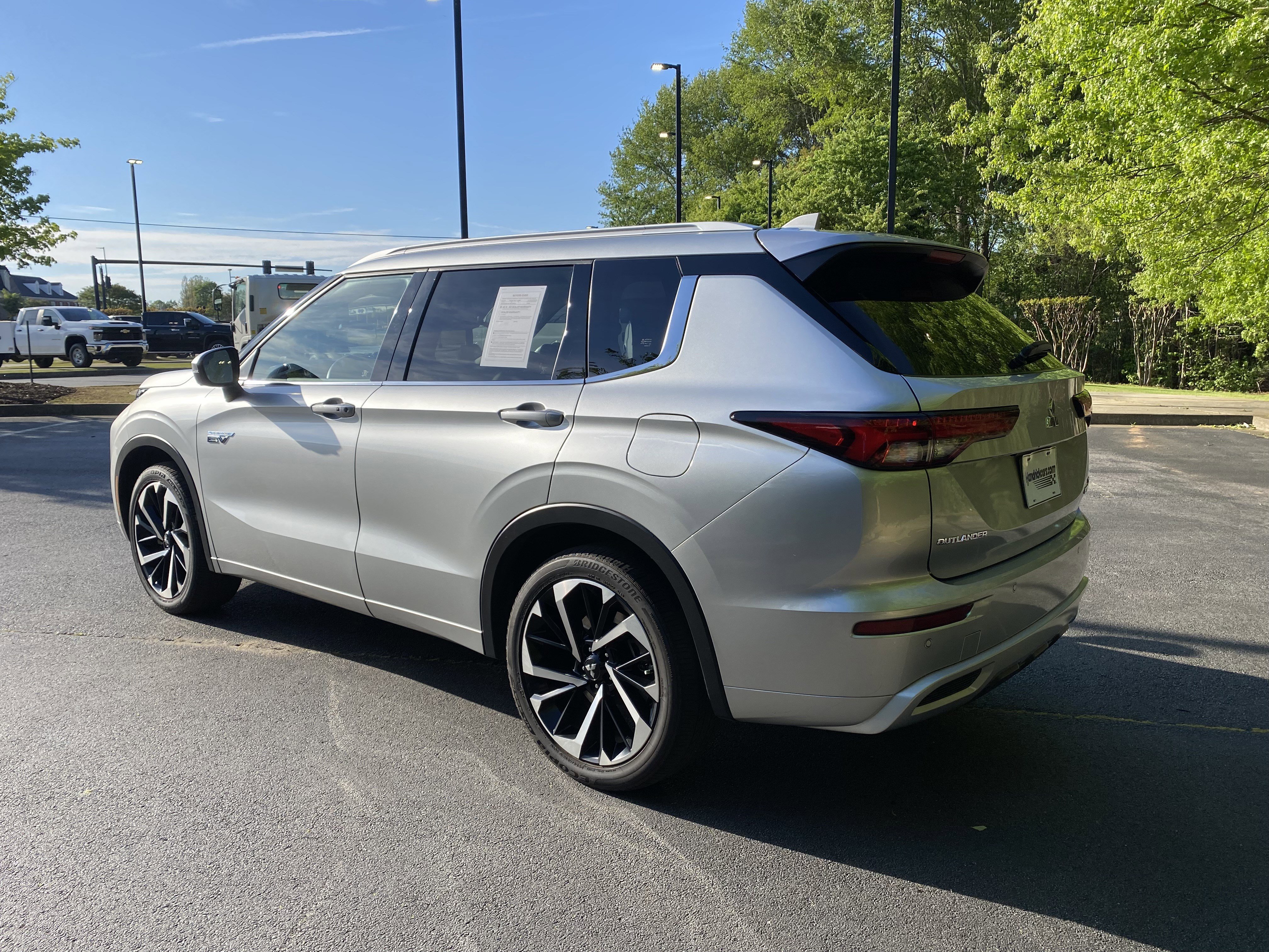 Used 2024 Mitsubishi Outlander 4WD Plug-In Hybrid image 7