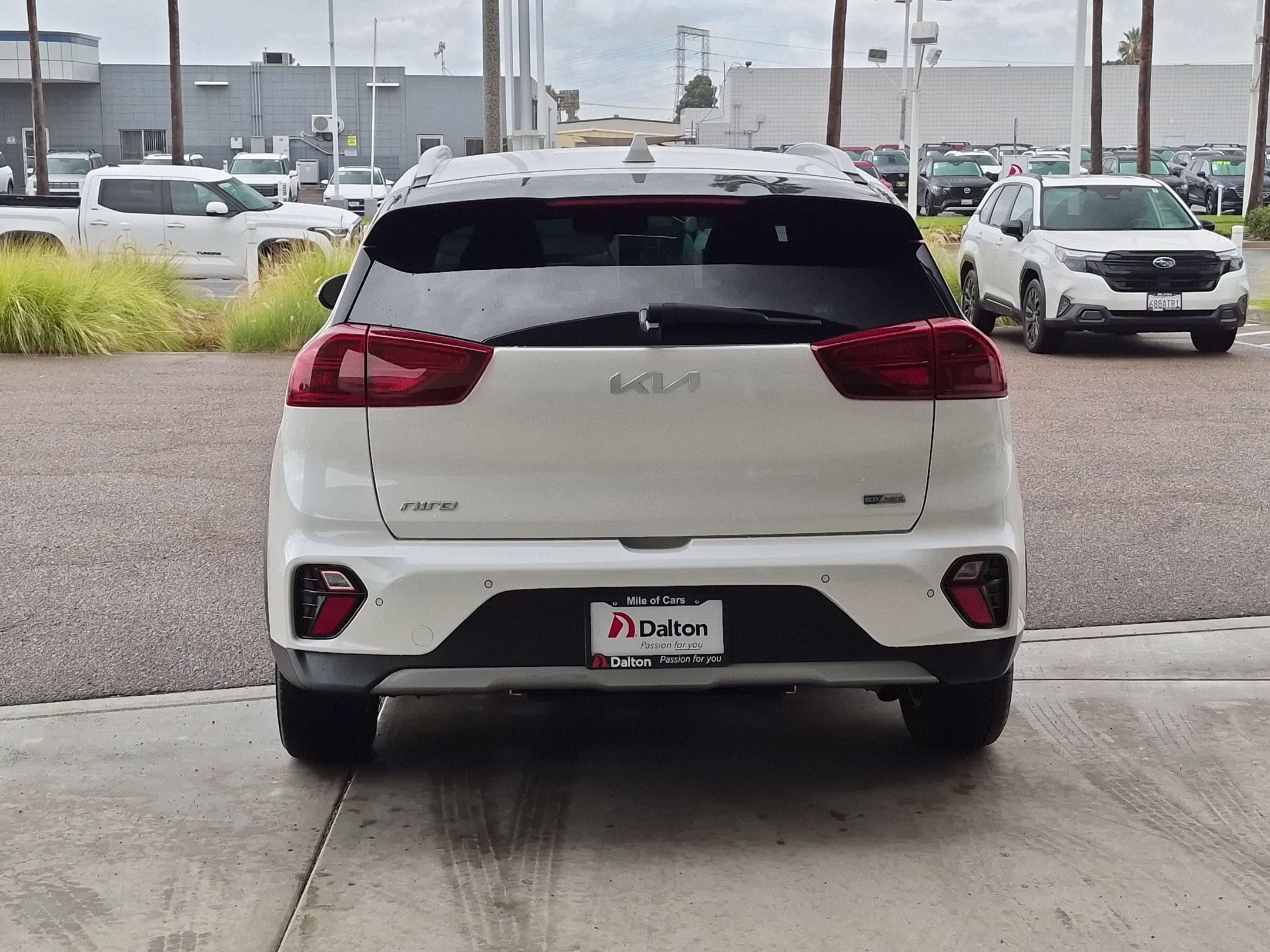 Used 2022 Kia Niro EX Premium FWD image 7