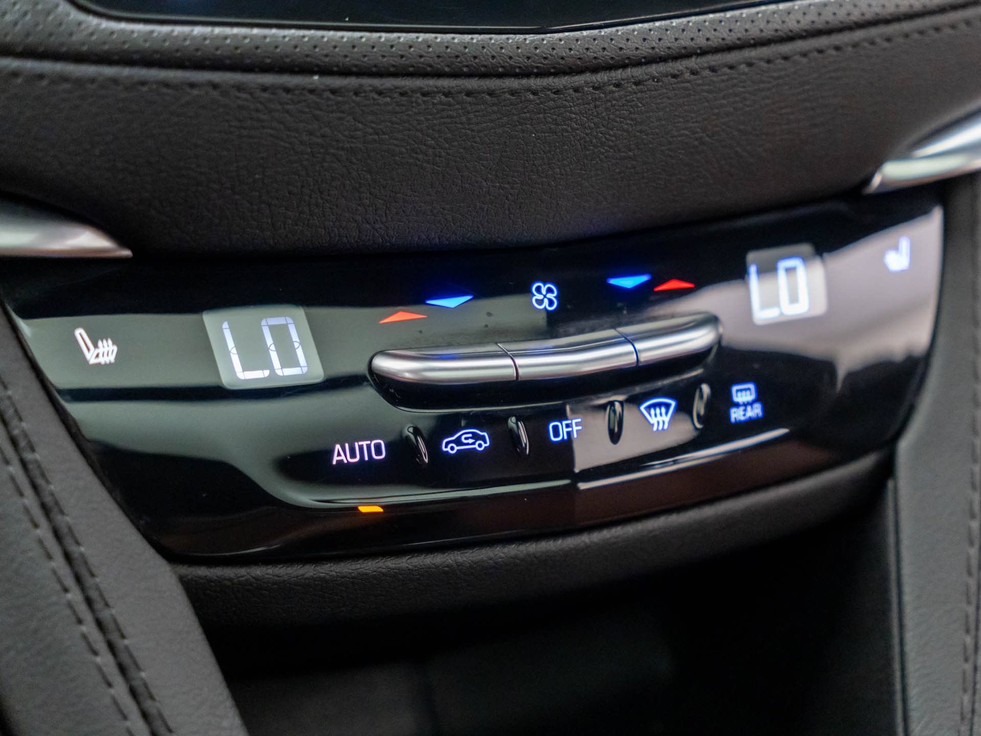 Certified 2024 Cadillac XT5 Premium Luxury w/ Technology Package AWD/4WD image 28