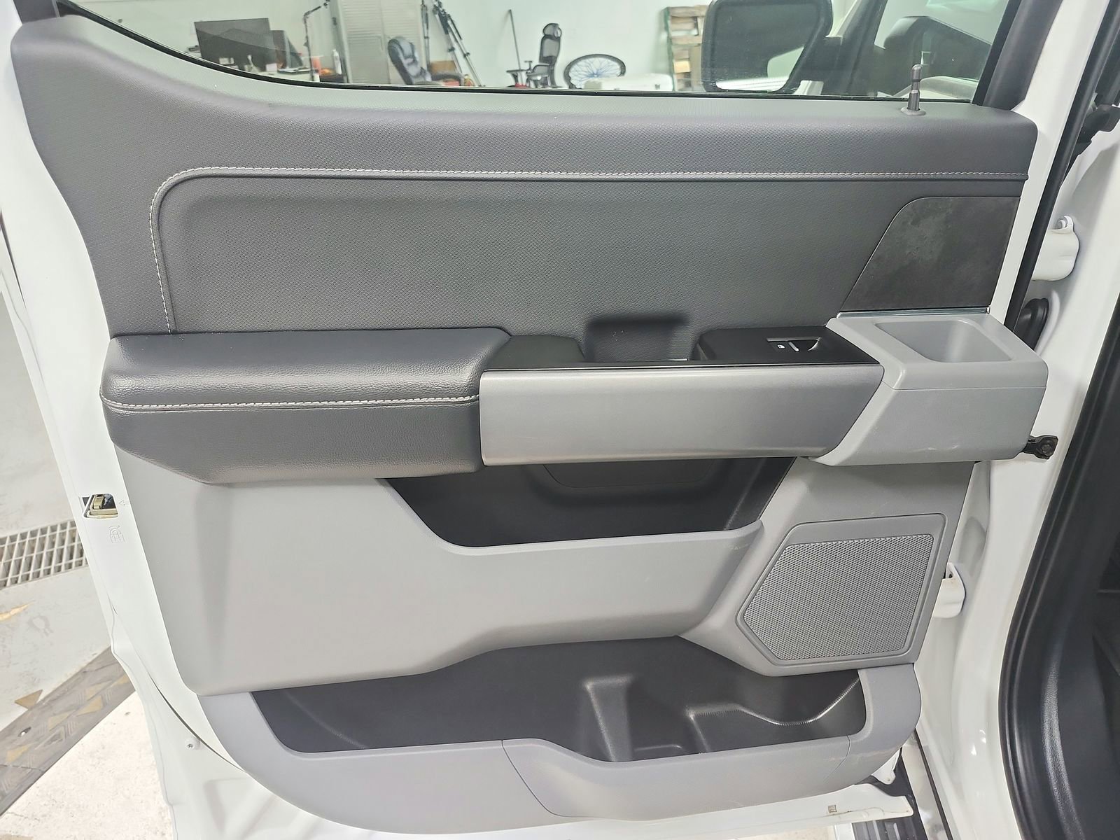 Used 2024 Ford F150 XLT w/ Mobile Office Package image 34