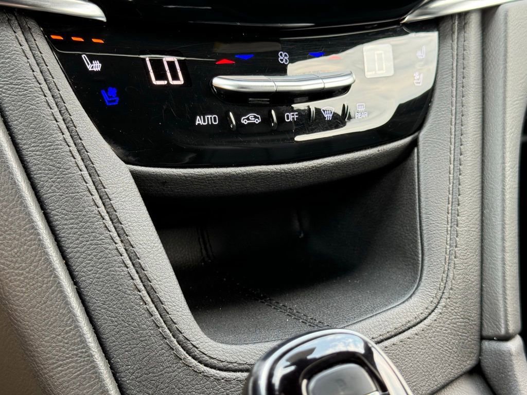 Used 2024 Cadillac XT6 Sport w/ Technology Package AWD/4WD image 34