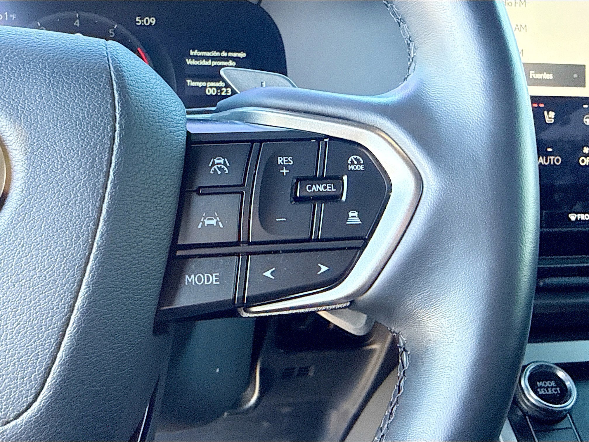 Used 2024 Lexus GX 550 w/ Accessory Package (Z1) image 39