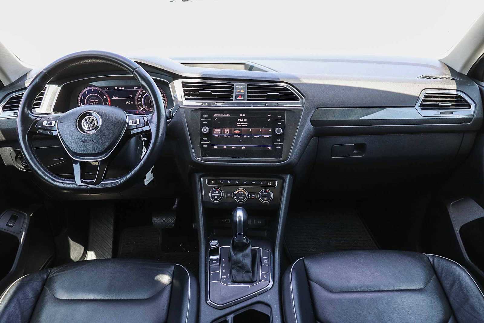 Used 2018 Volkswagen Tiguan SEL Premium FWD image 12