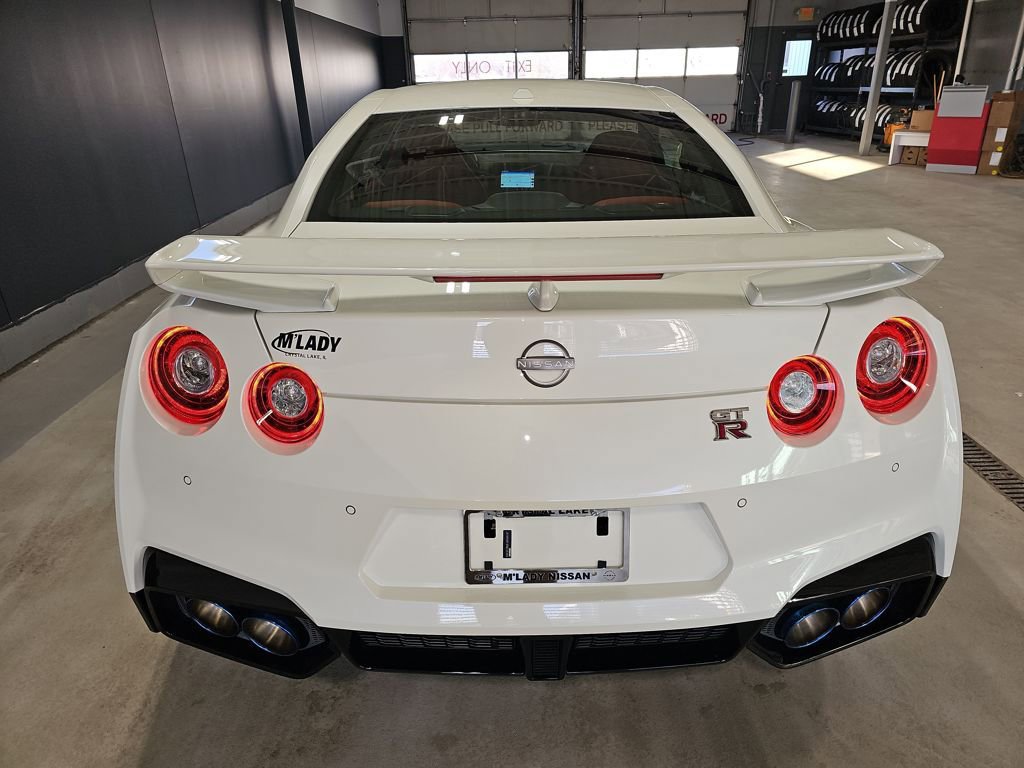 Used 2024 Nissan GT-R Premium w/ Premium Interior Package image 39