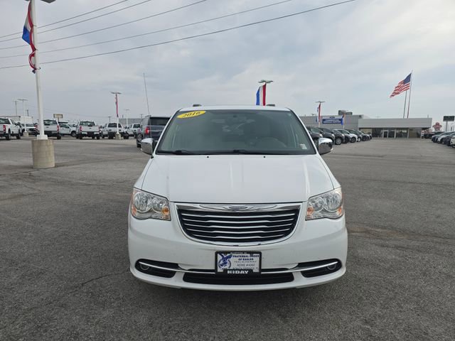 Used 2016 Chrysler Town & Country Touring-L image 9