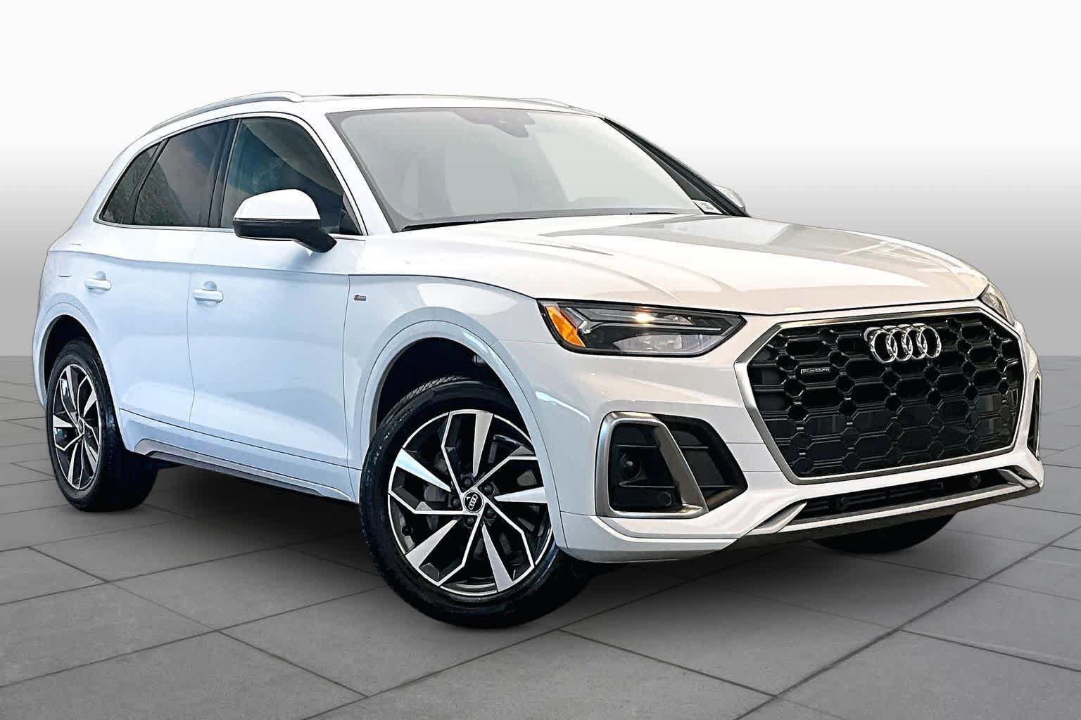 Used 2023 Audi Q5 2.0T Premium w/ Convenience Package AWD/4WD image 2
