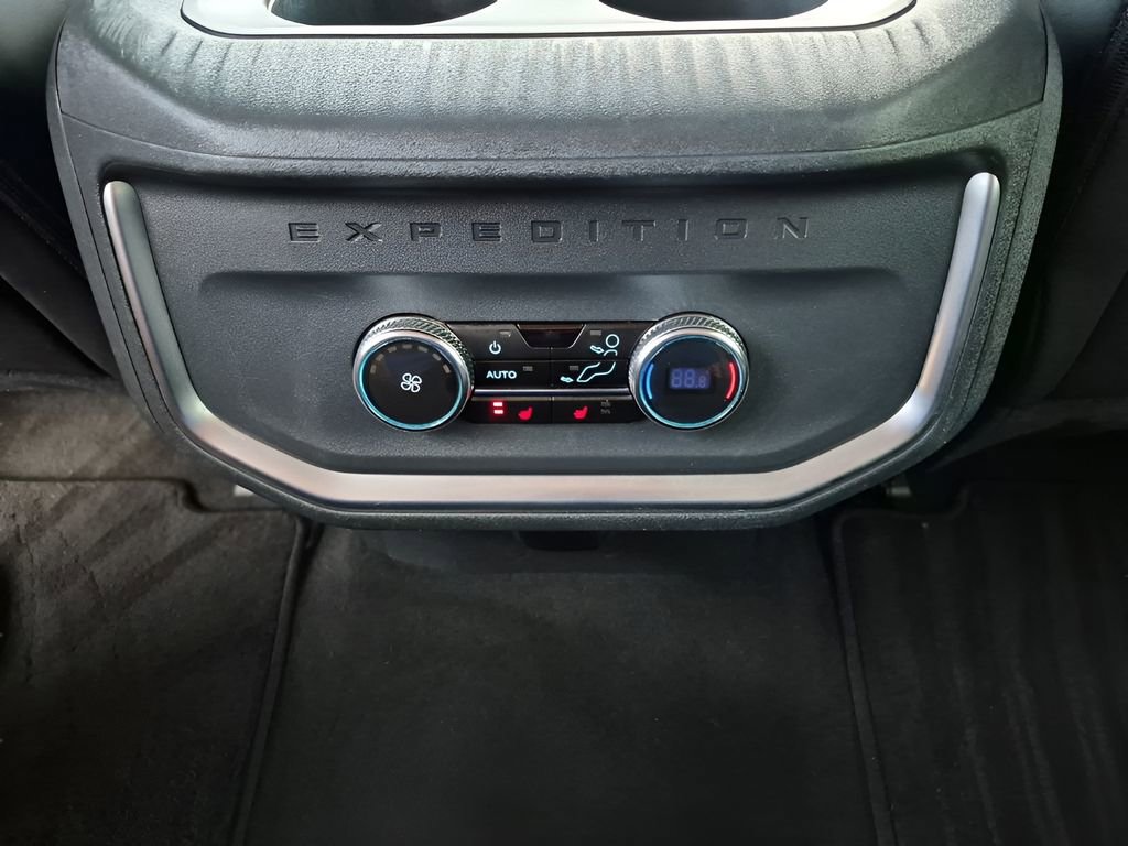 Used 2025 Ford Expedition Platinum image 21