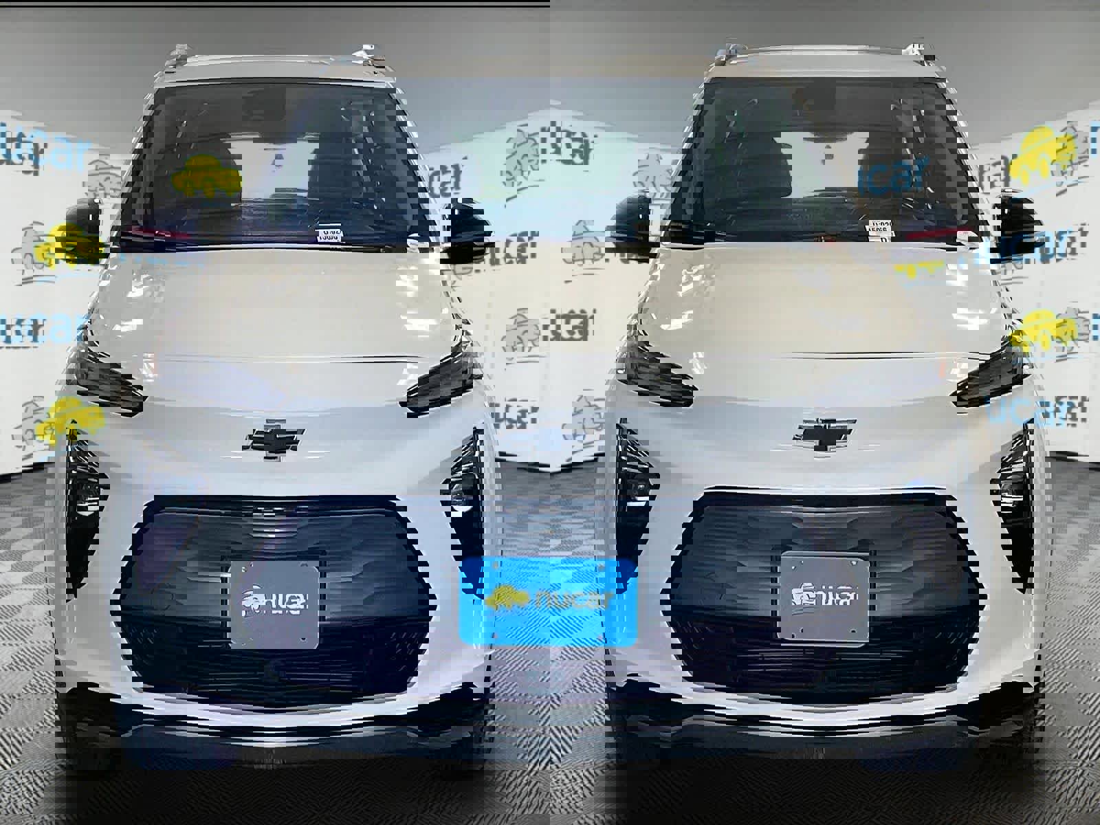 Used 2023 Chevrolet Bolt EUV LT w/ Comfort Package FWD image 2