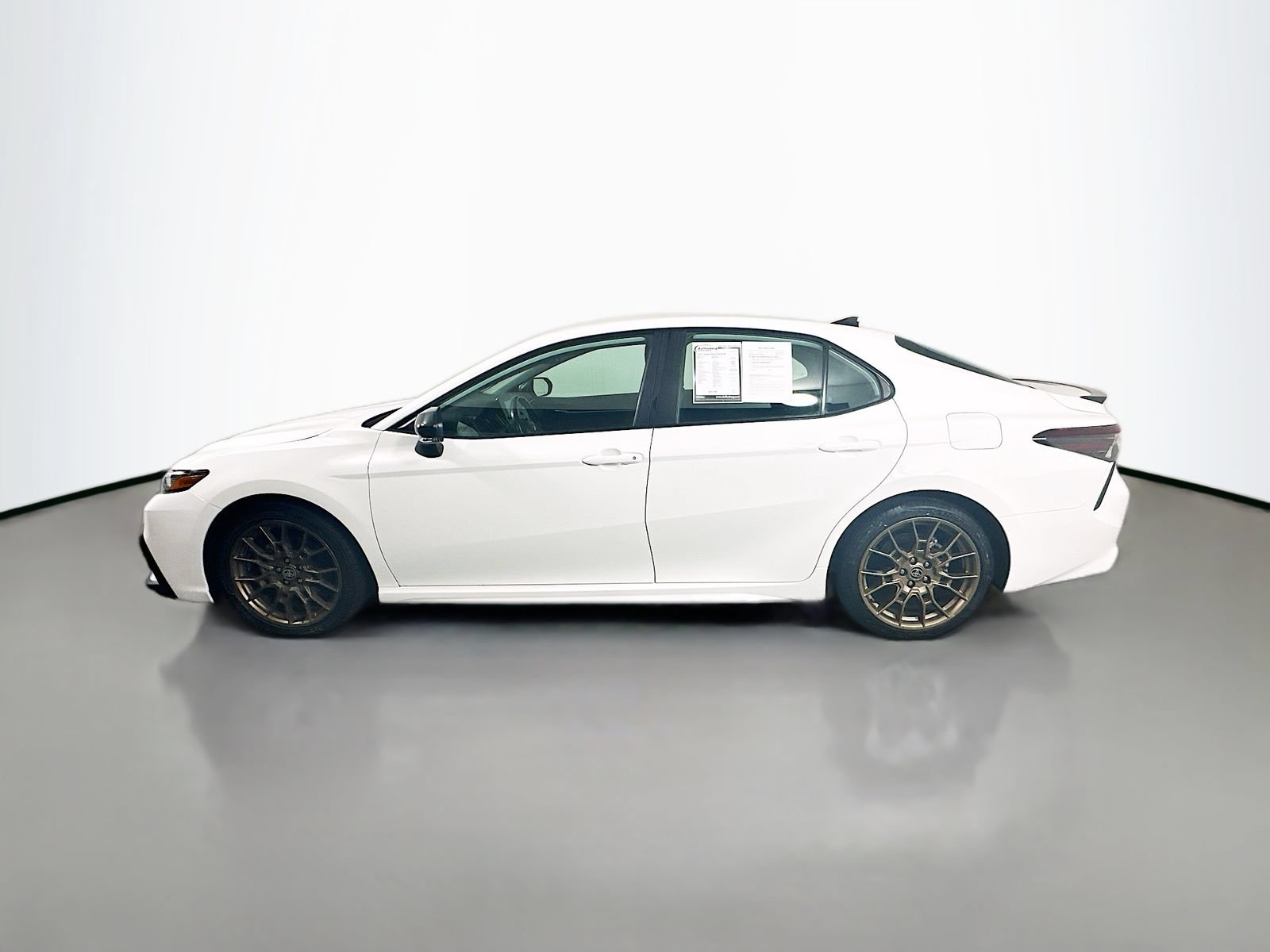 Used 2023 Toyota Camry SE FWD image 4