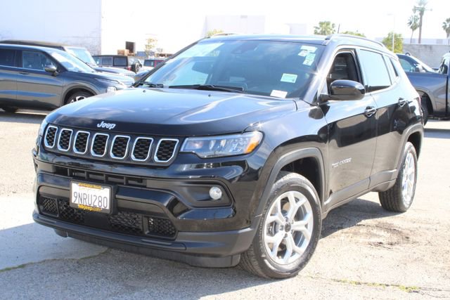 Used 2025 Jeep Compass Latitude image 10
