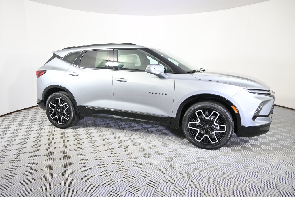Used 2023 Chevrolet Blazer RS w/ Driver Confidence II Package AWD/4WD image 8