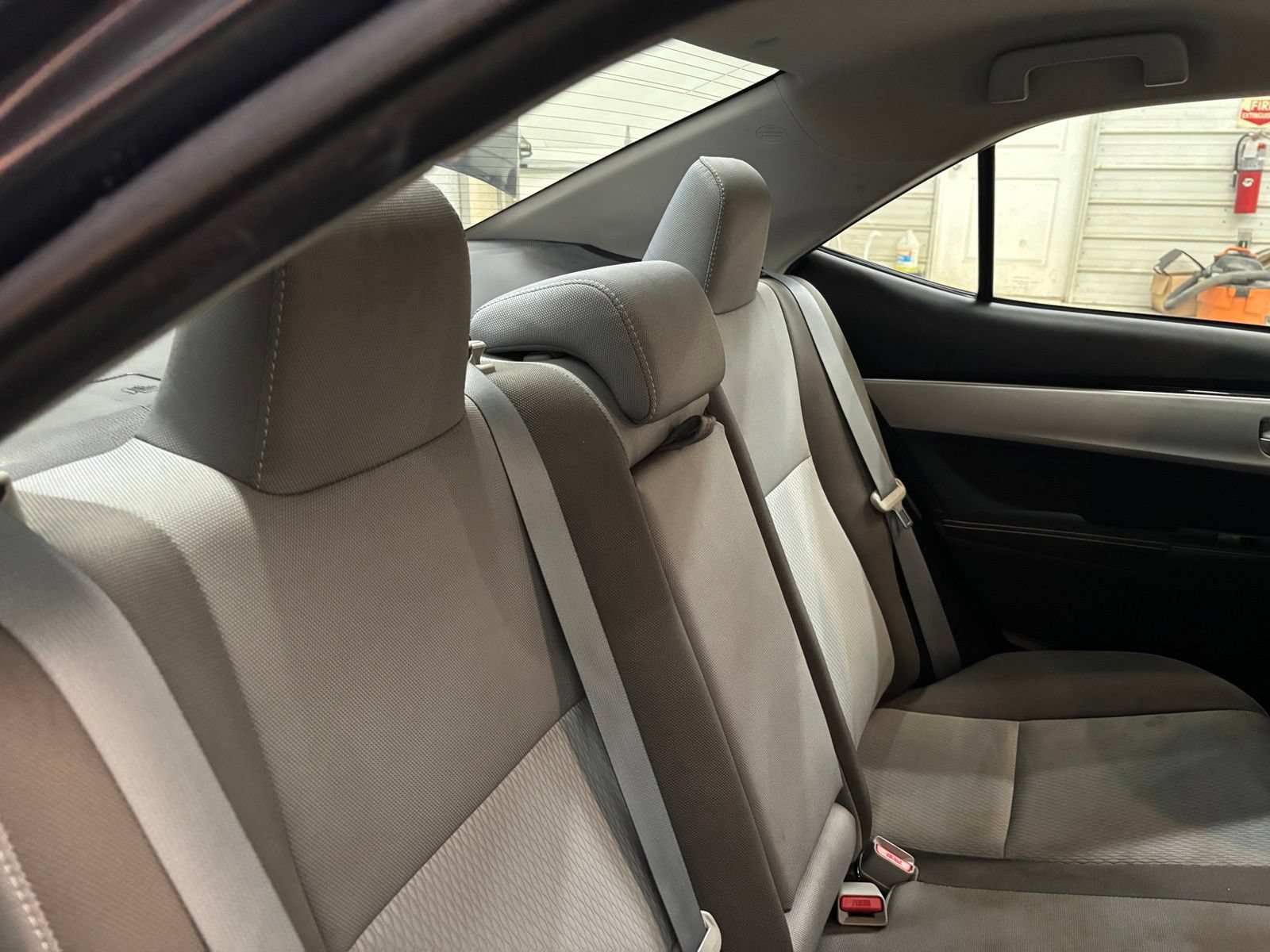 Used 2018 Toyota Corolla LE FWD image 32