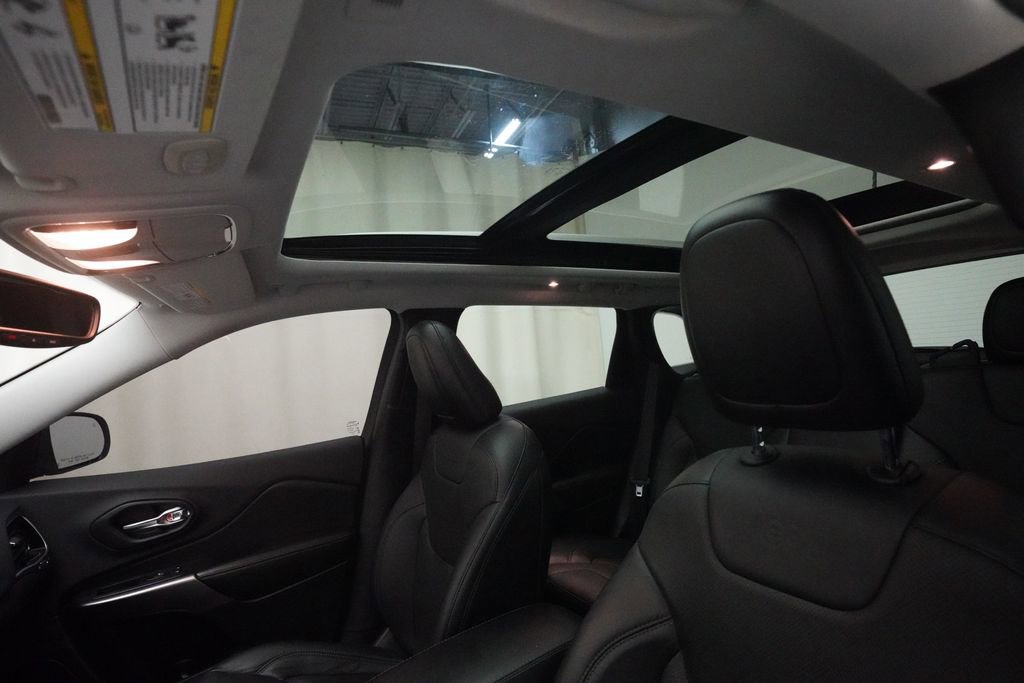 Used 2019 Jeep Cherokee Limited image 31