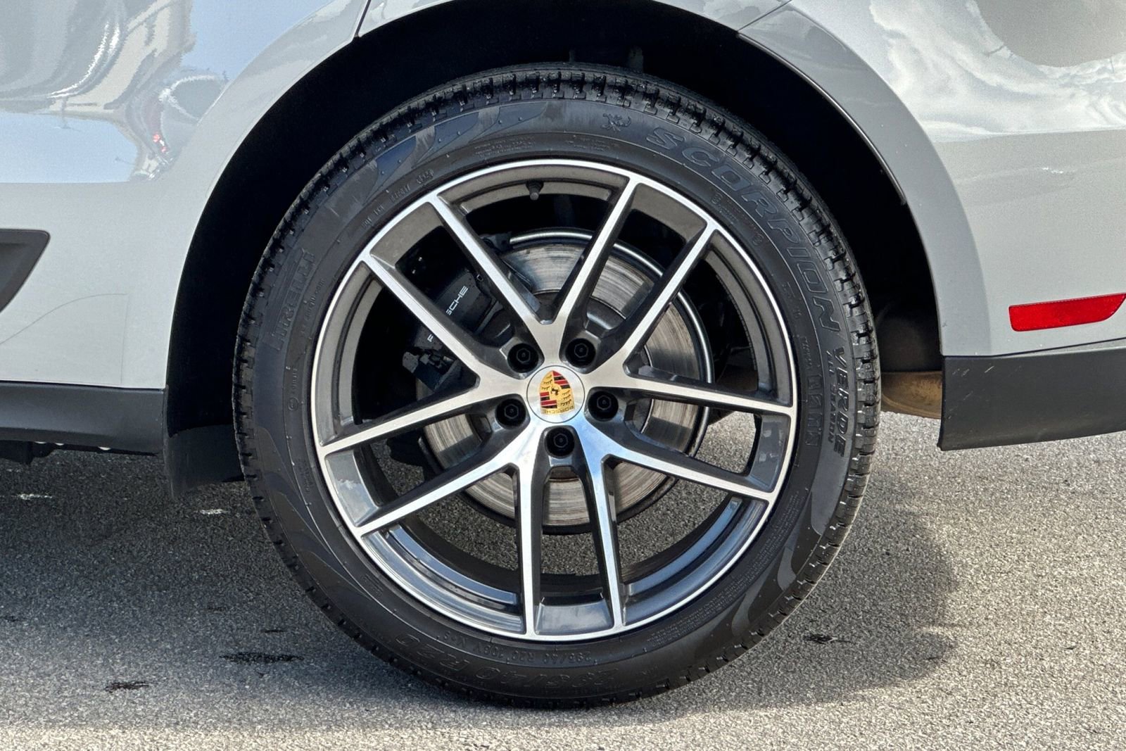 Used 2025 Porsche Macan image 44