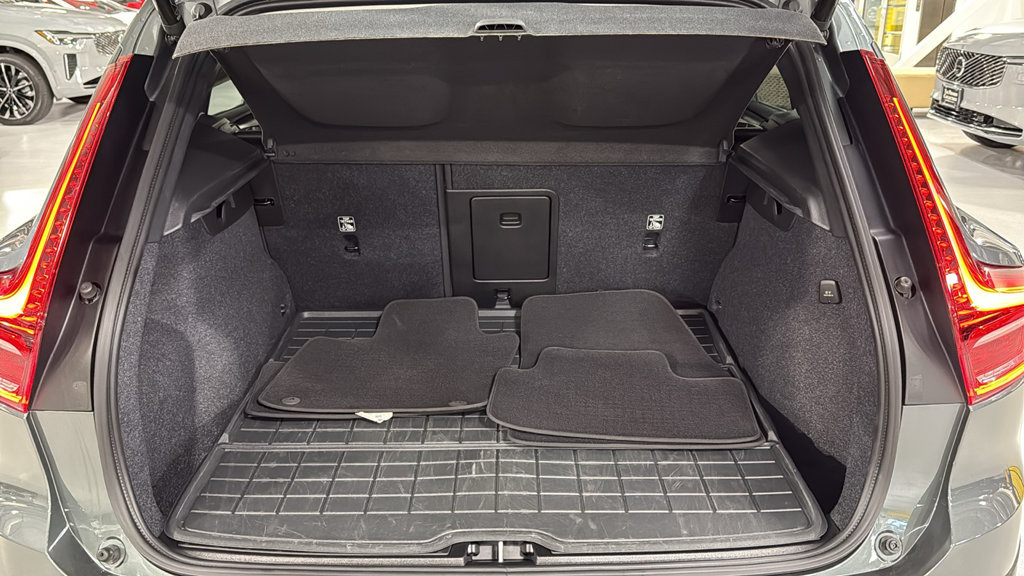 Certified 2026 Volvo XC40 B5 Plus AWD/4WD image 25