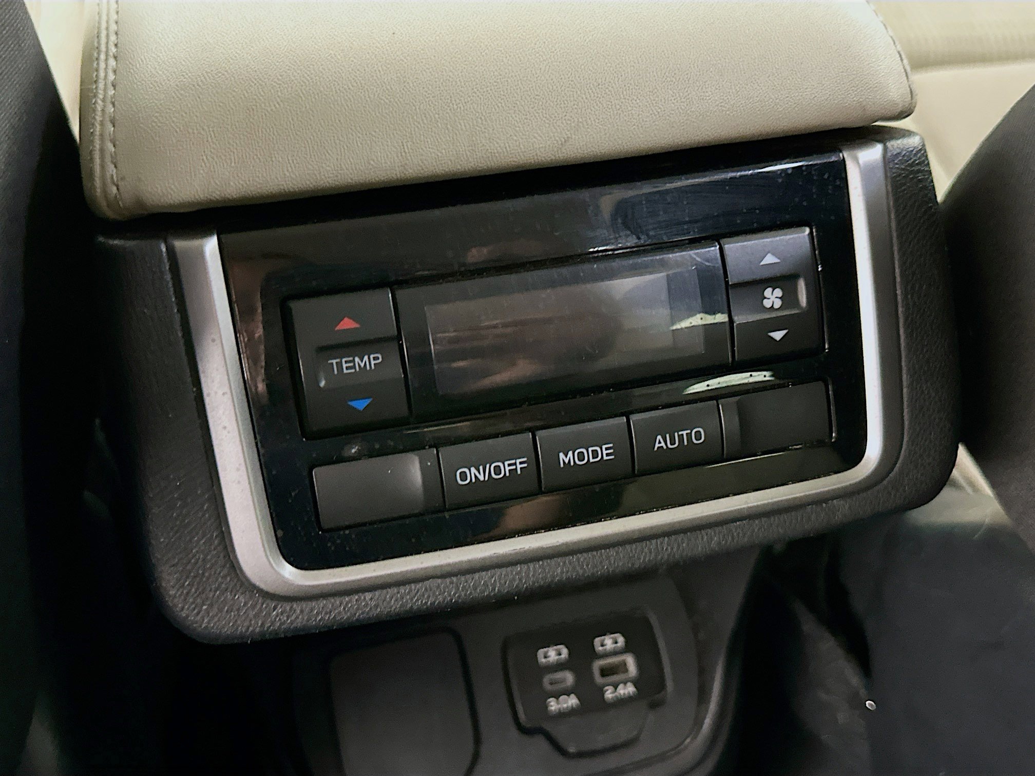 Used 2024 Subaru Ascent Premium w/ Convenience Package image 26