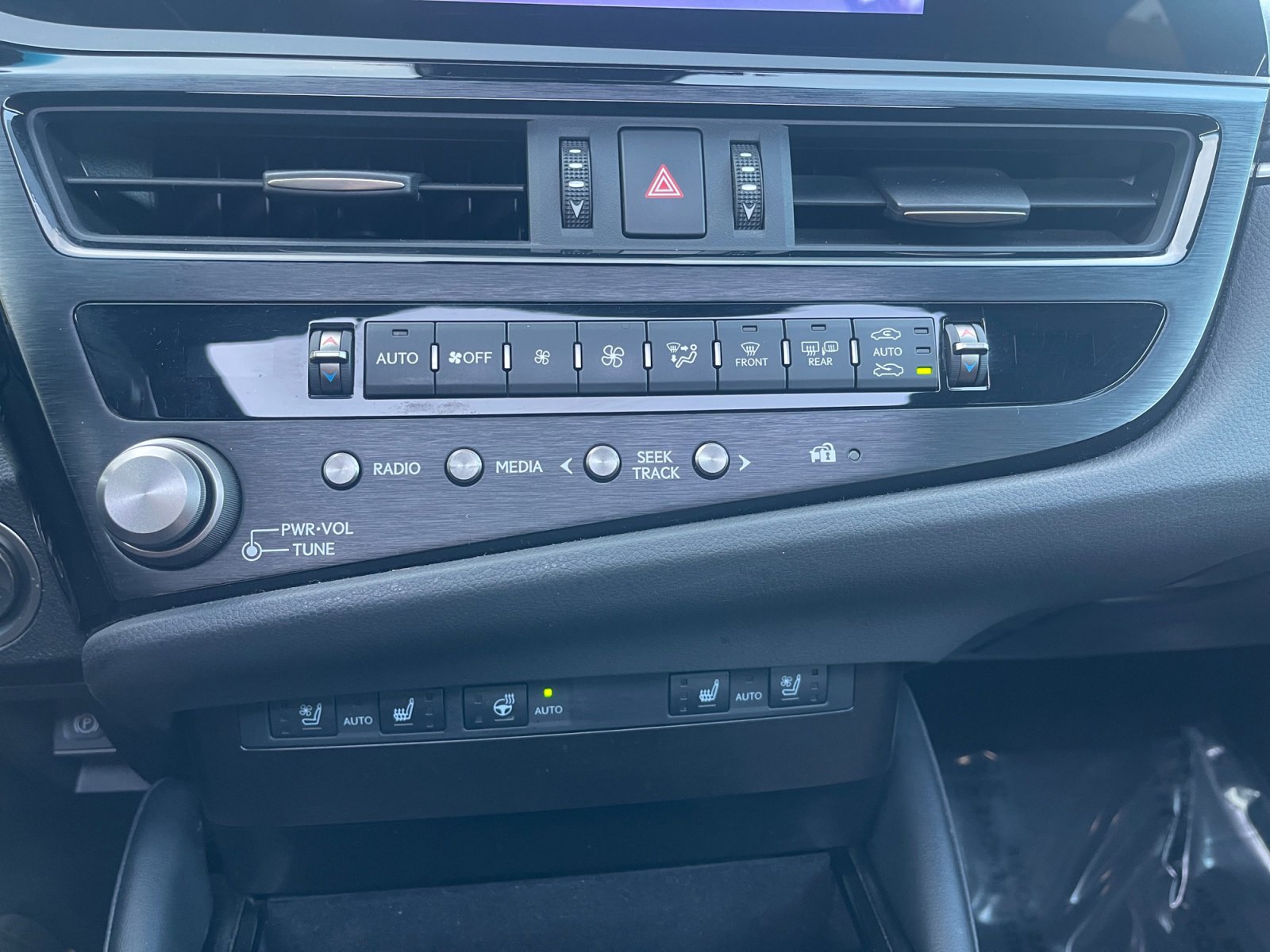 Used 2023 Lexus ES 300h w/ Premium Package image 26