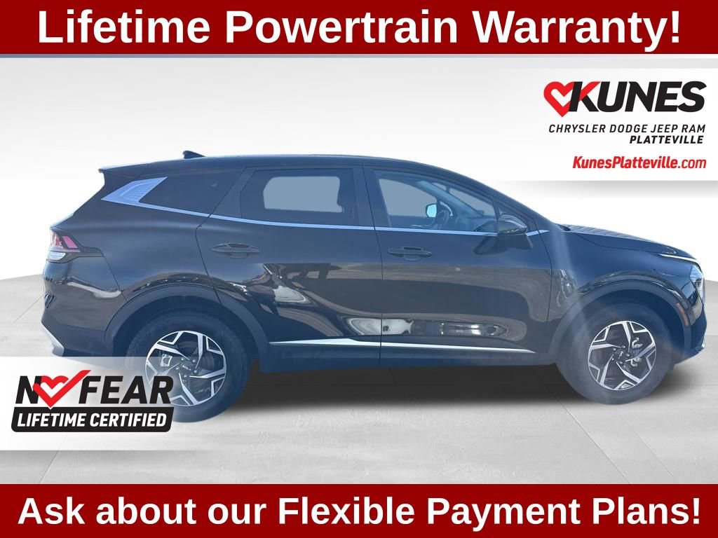 Used 2025 Kia Sportage LX image 3