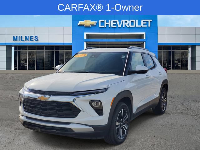 Used 2025 Chevrolet TrailBlazer LT w/ Convenience Package AWD/4WD image 2
