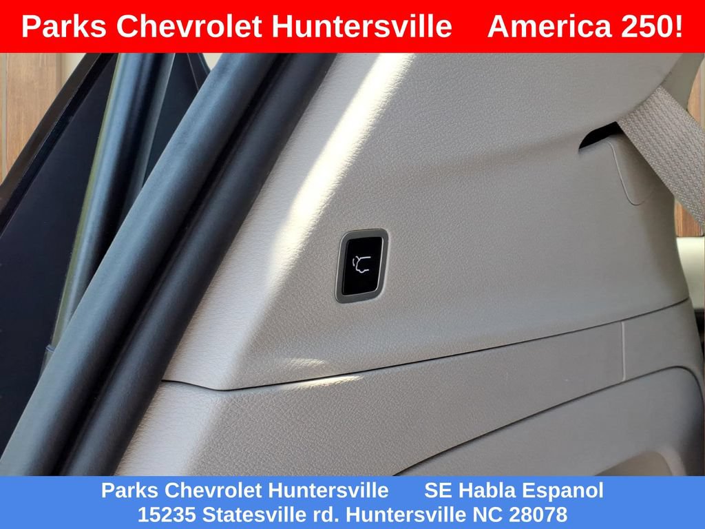 Used 2023 Chrysler Pacifica Touring-L FWD image 32