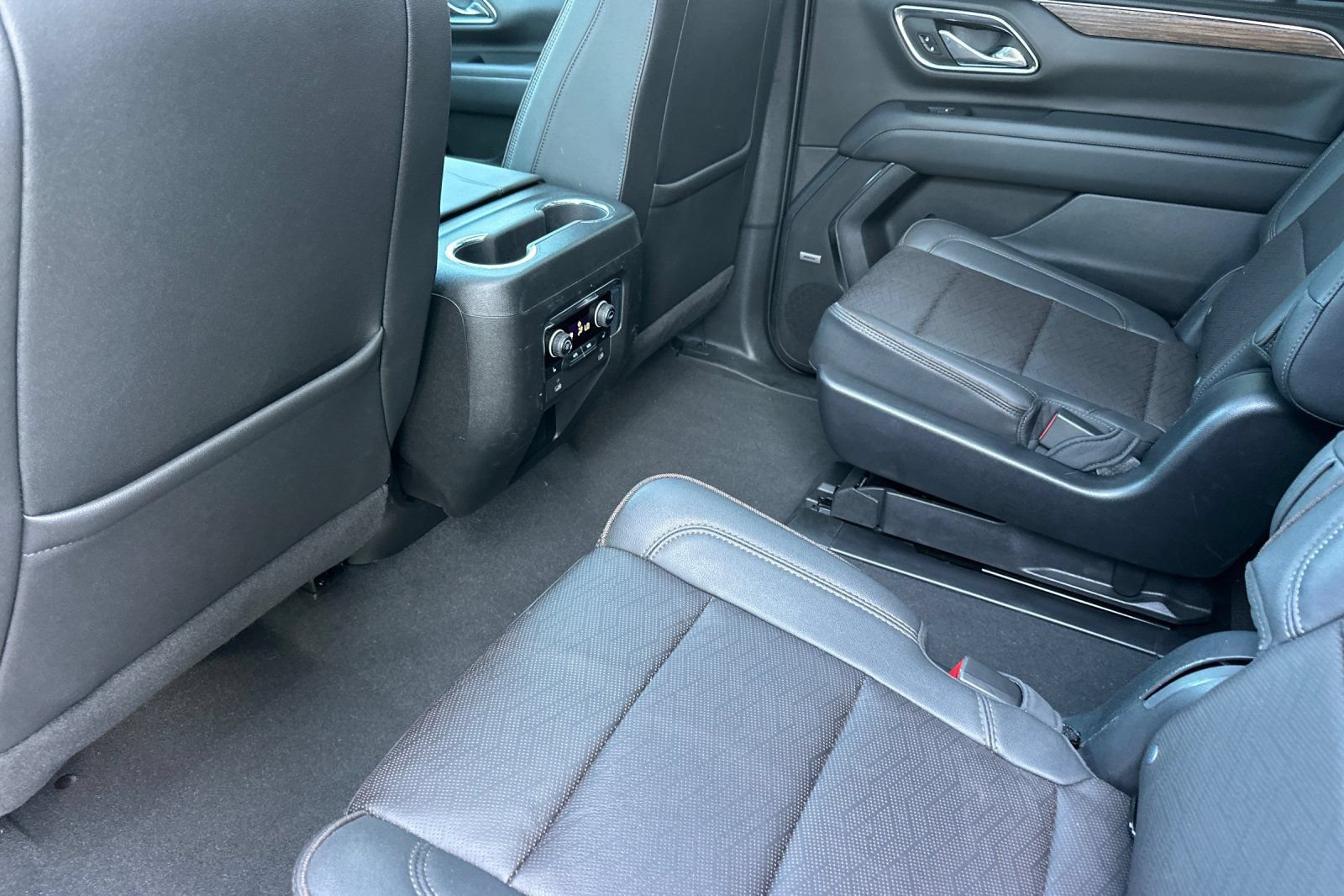 Used 2023 Chevrolet Suburban High Country AWD/4WD image 14
