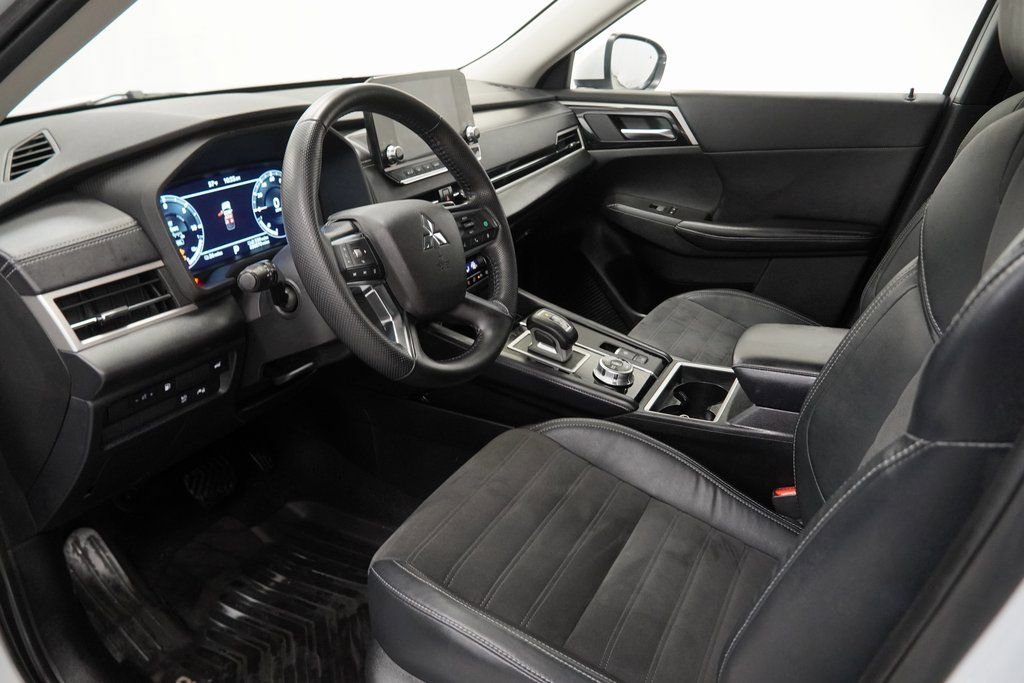 Used 2023 Mitsubishi Outlander SE image 21