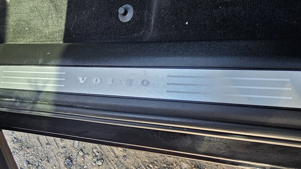 Certified 2022 Volvo XC60 B6 R-Design w/ Climate Package image 26