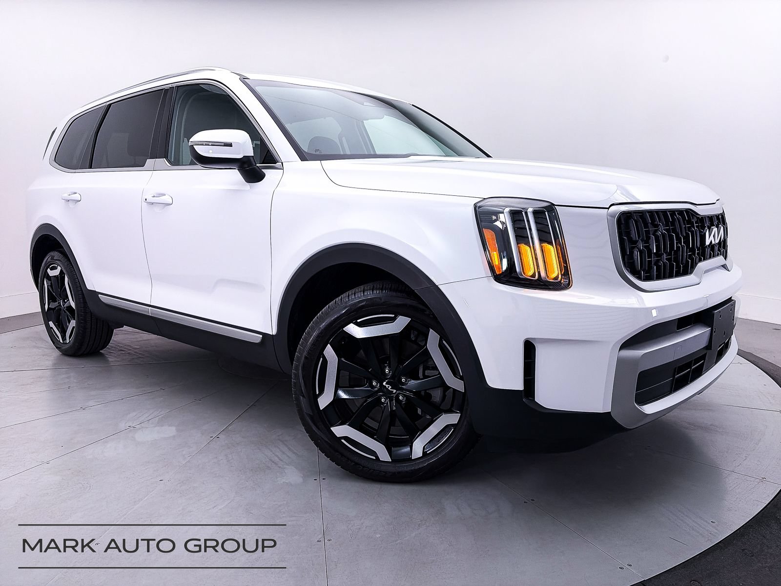 Certified 2024 Kia Telluride EX w/ EX Captain's Chair Package