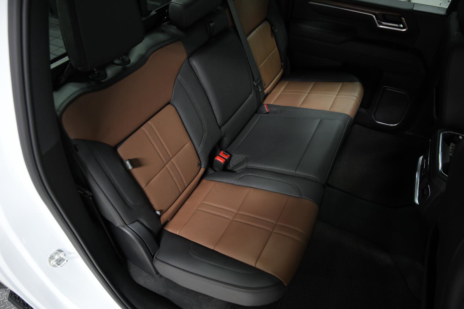 Used 2025 Chevrolet Silverado 2500 High Country w/ High Country Premium Package AWD/4WD image 14