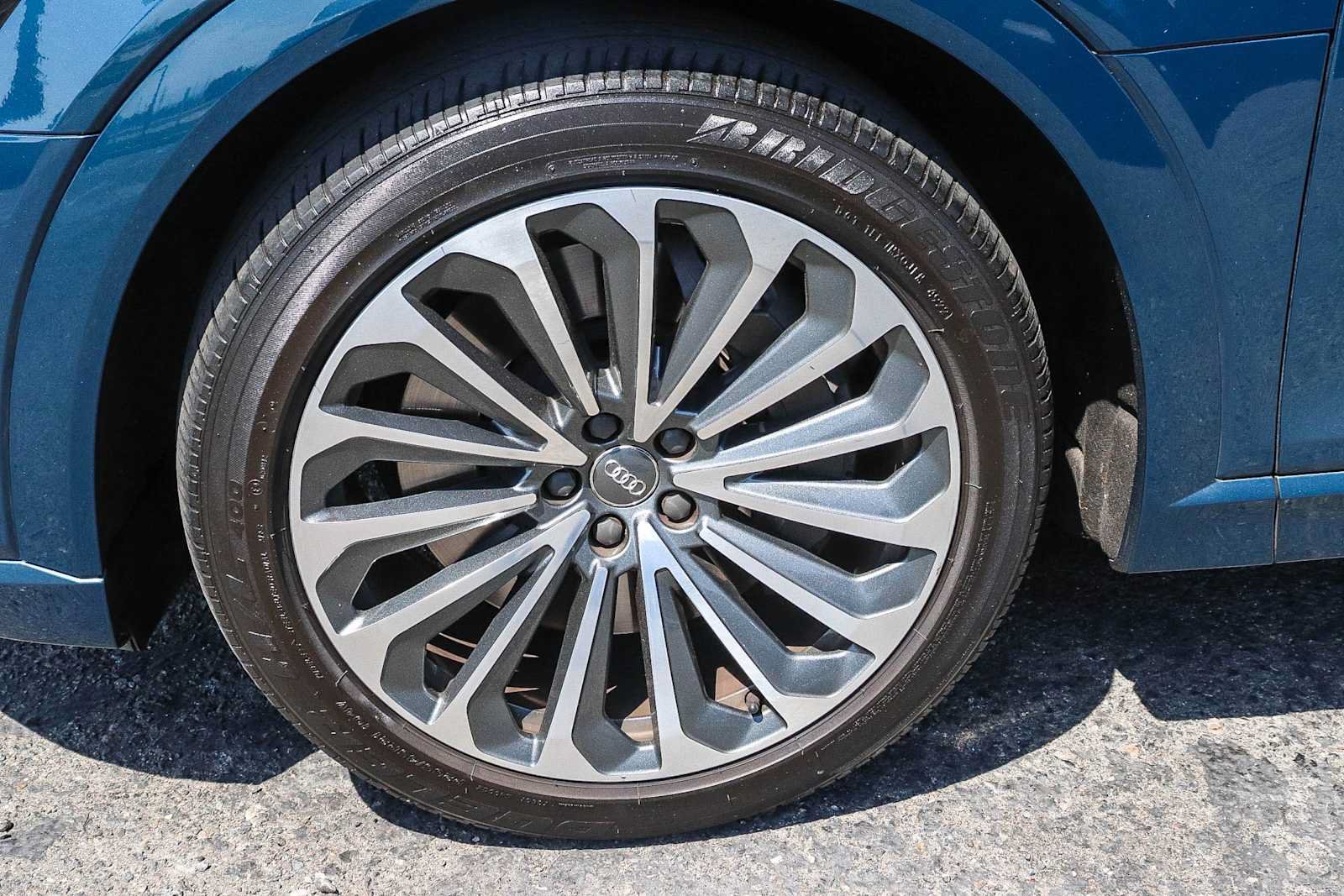 Used 2019 Audi e-tron Prestige w/ Prestige Package AWD/4WD image 14