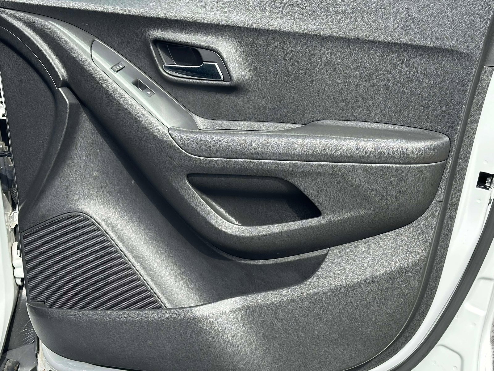 Used 2020 Chevrolet Trax LT w/ LT Convenience Package image 25