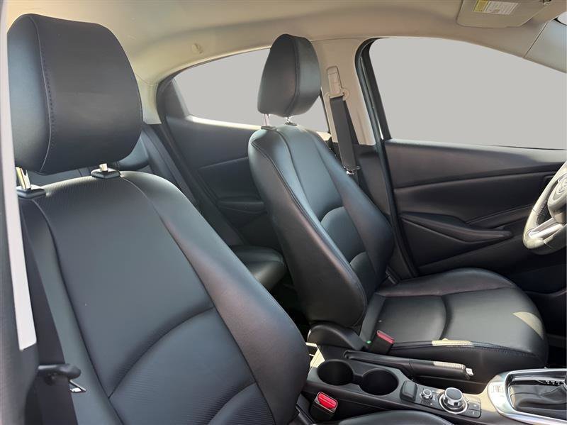 Used 2019 Toyota Yaris XLE FWD image 25