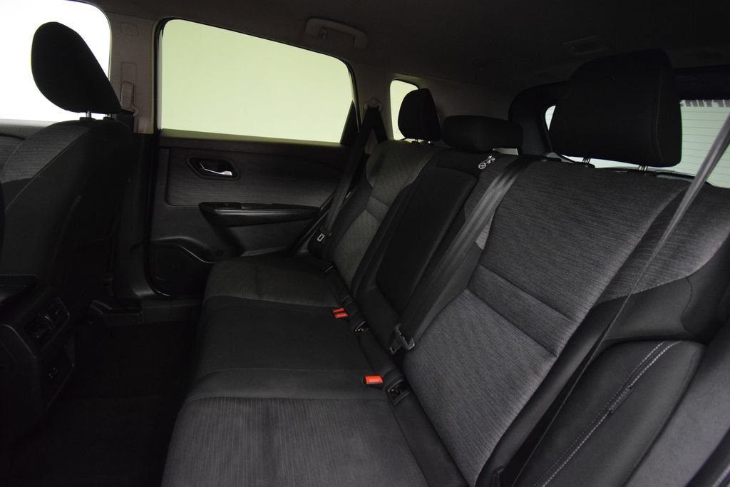 Used 2023 Nissan Rogue SV AWD/4WD image 17