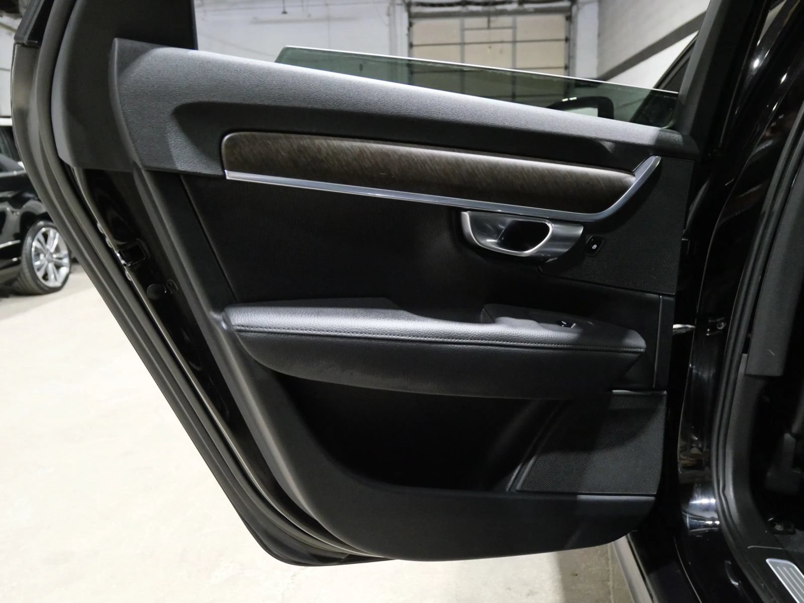 Used 2018 Volvo V90 T5 Cross Country w/ Convenience Package AWD/4WD image 29