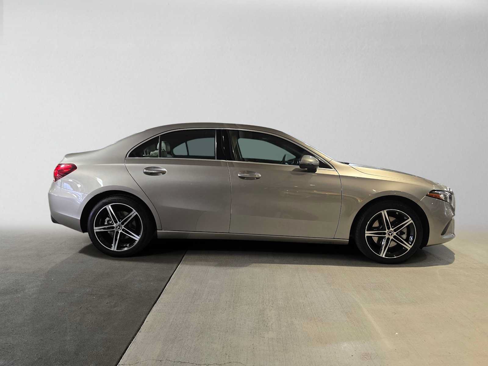 Used 2019 Mercedes-Benz A 220 4MATIC image 2