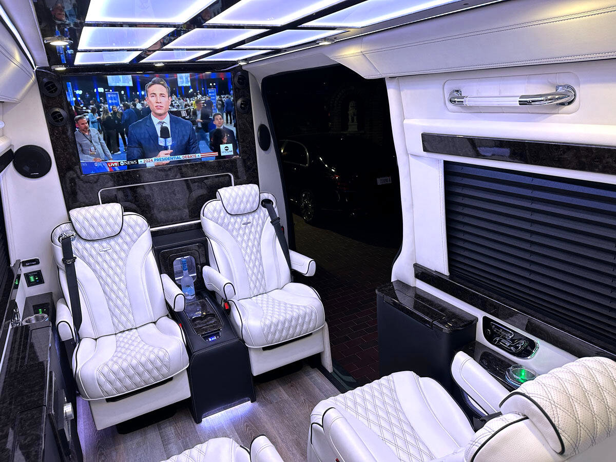 Used 2024 Mercedes-Benz Sprinter 3500 image 2