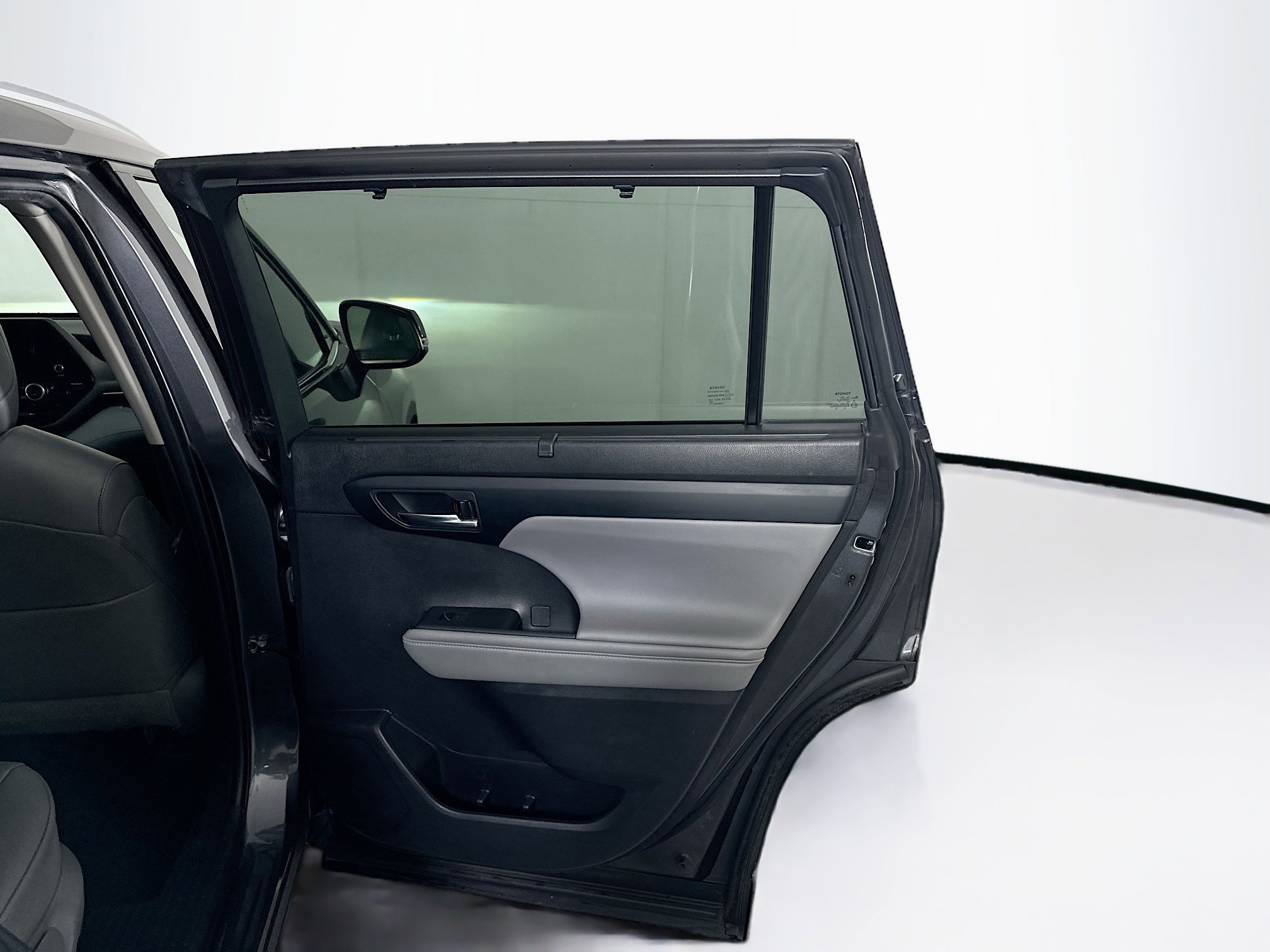 Used 2023 Toyota Highlander XLE image 34