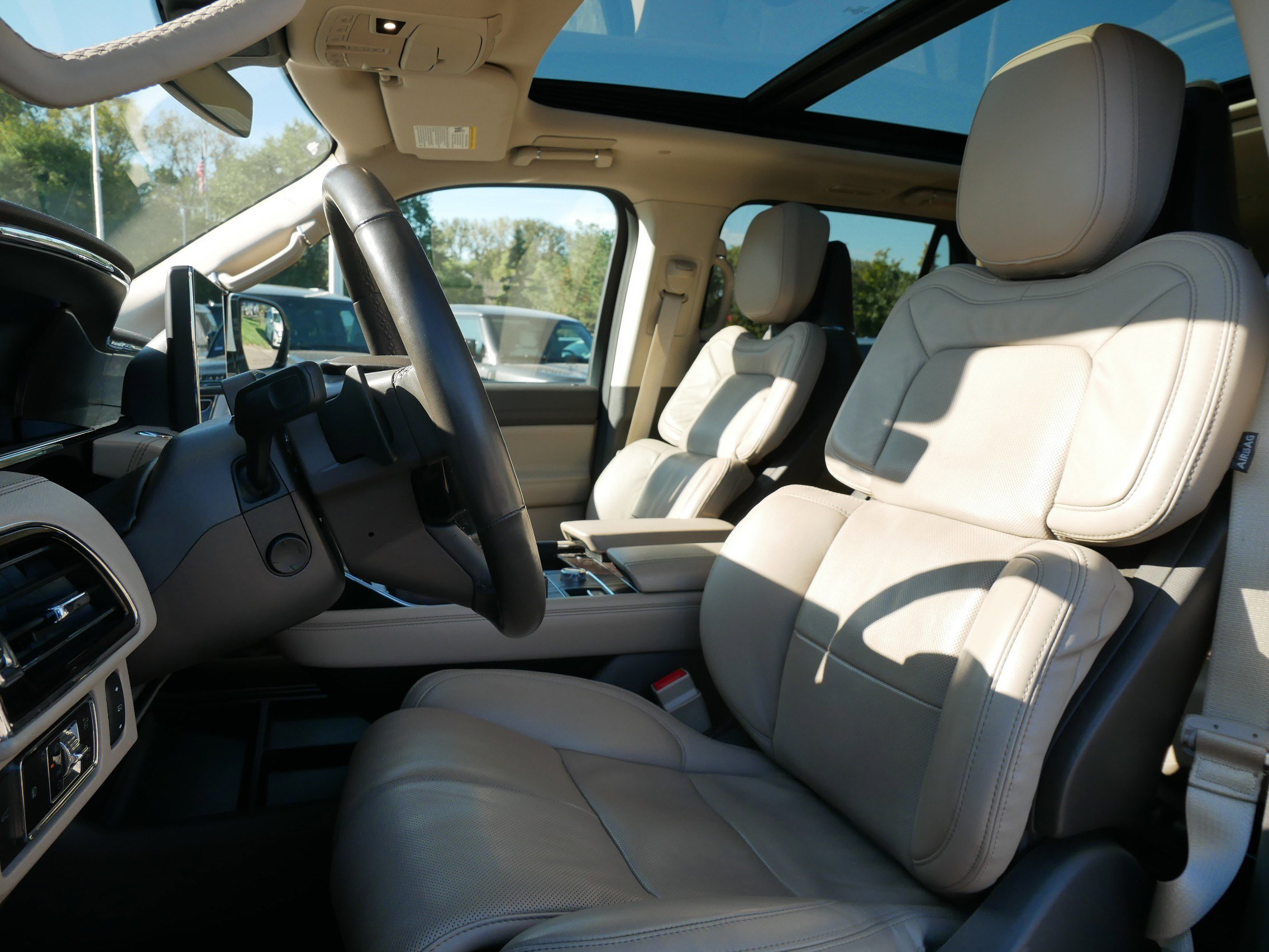 Used 2023 Lincoln Navigator Reserve image 14