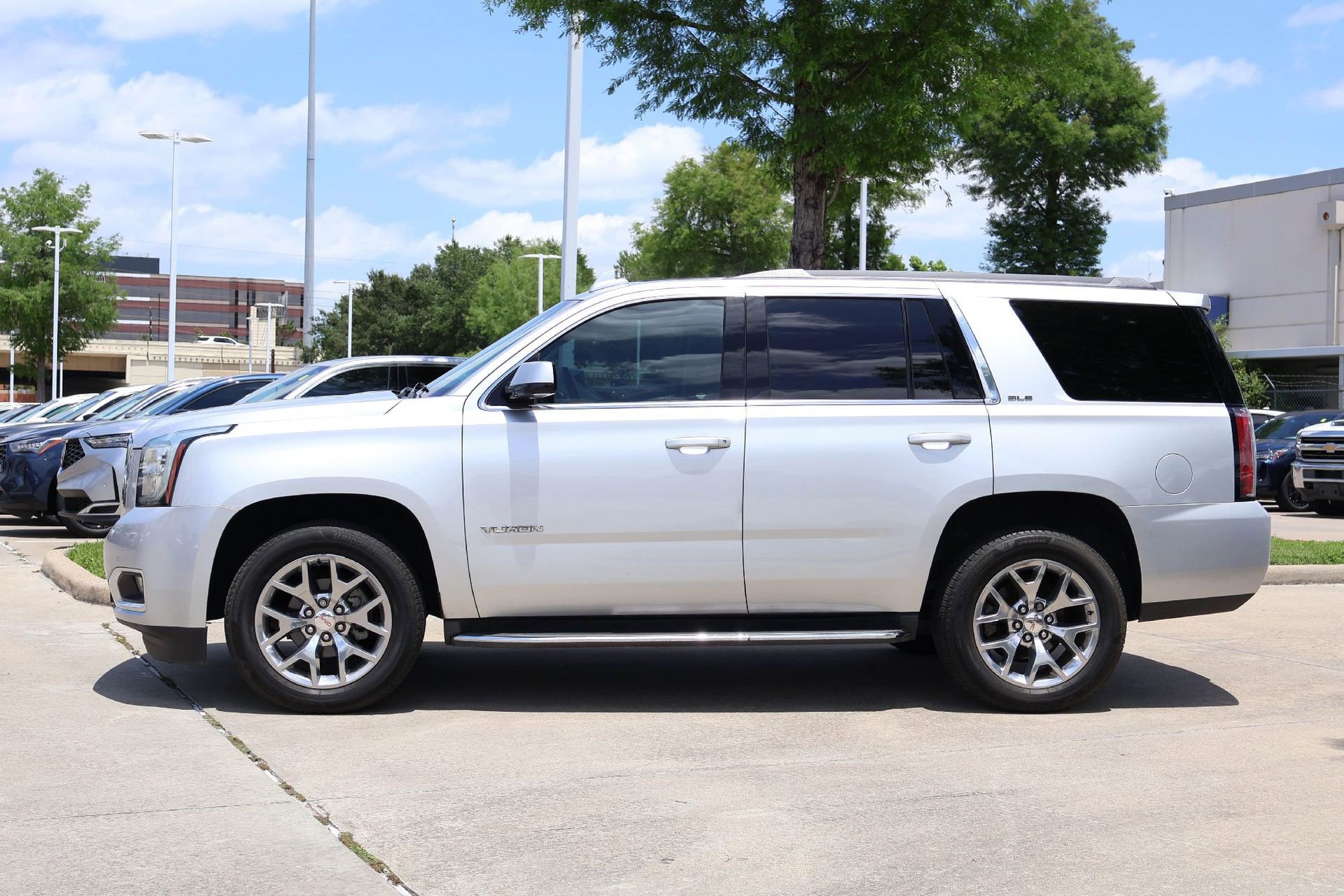 Used 2016 GMC Yukon SLE w/ Convenience Package RWD image 3