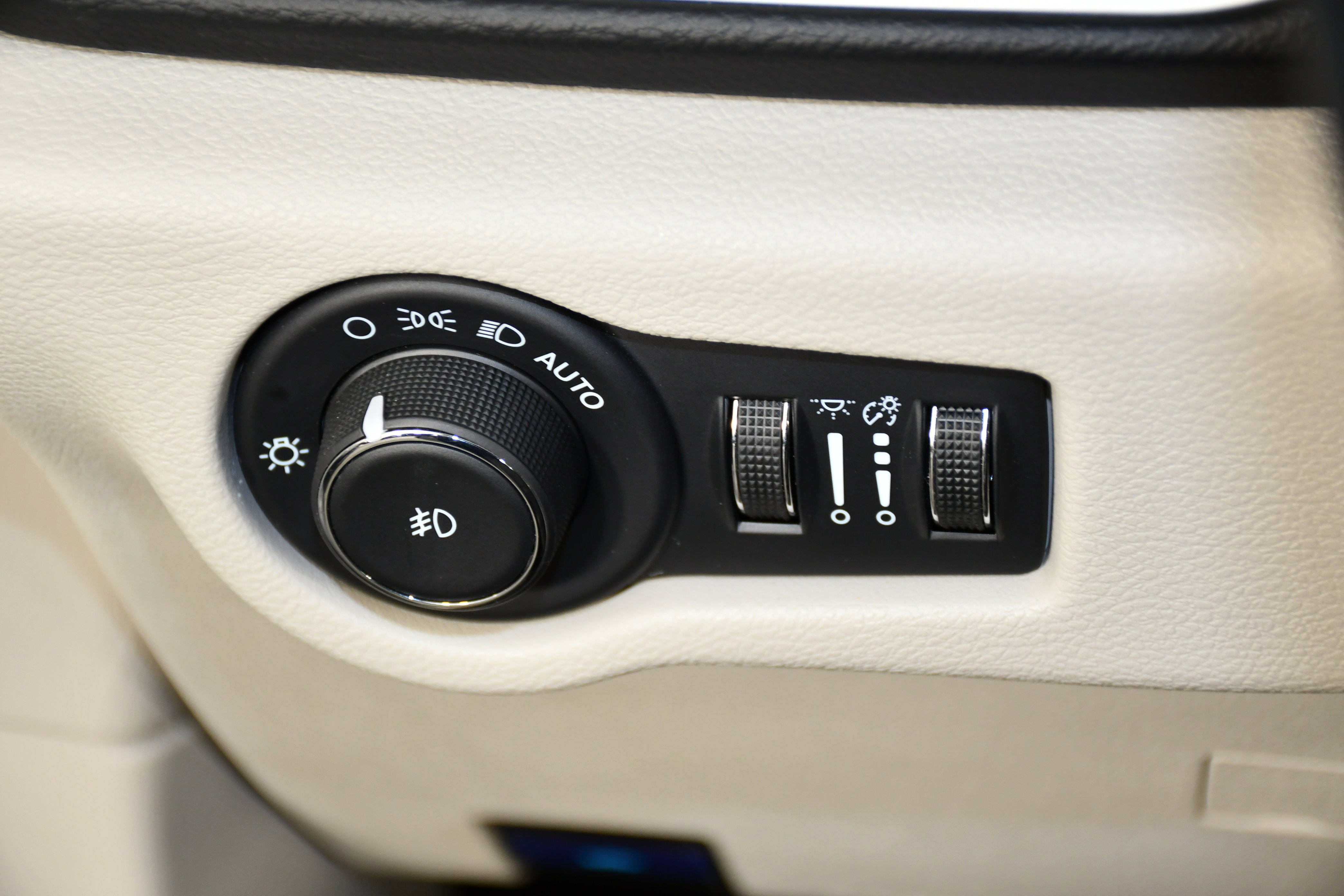Used 2024 Chrysler Pacifica Touring-L image 35